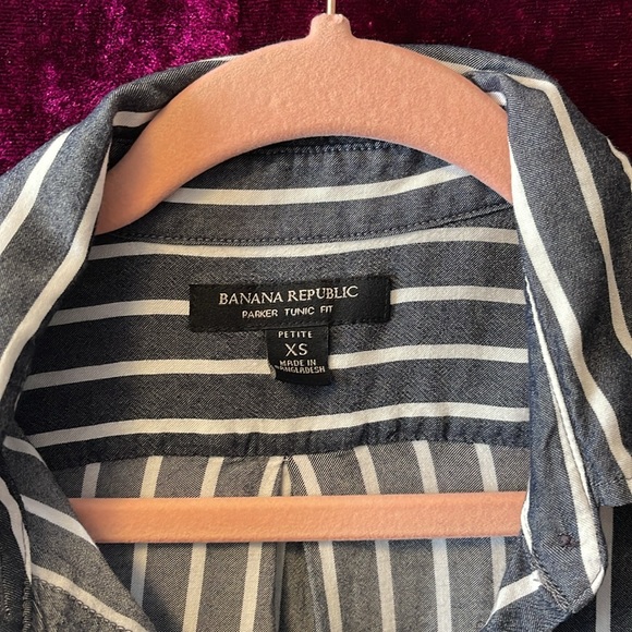 Banana Republic Grey and White Pinstripe Flowey / Soft / Wrinkle Free Button Up - Picture 2 of 4